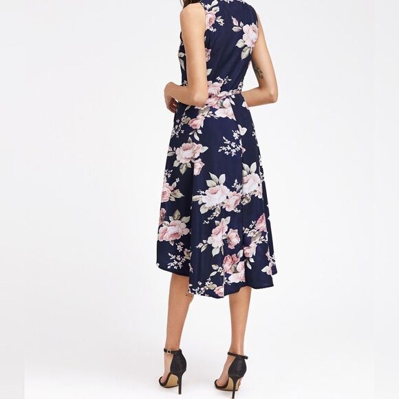 ✨HP✨V Neckline Floral Print Dip Hem Dress✨ - Picture 4 of 5